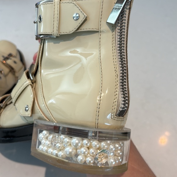 Alexander McQueen Runway Ivory Pearl Diamond Heel Patent Leather Boots Sz 38 - Picture 10 of 11